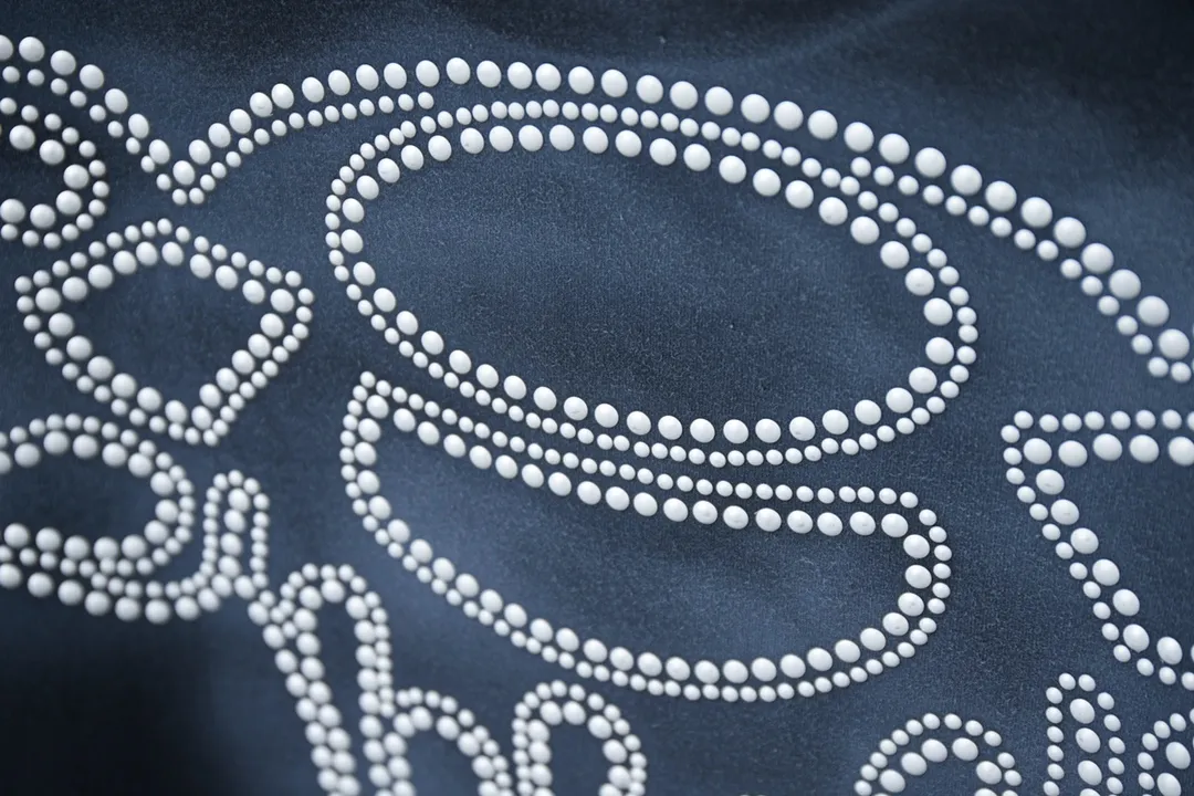 🅿️220 Ch*ome Hearte 25SS new style for early spring, short-sleeved Croix heart diamonds, light luxury, essential item for daily commuting for men and women, correct version, welcome to compare, detailed features · 320g 100% pure cotton double yarn jersey fabric · Special thickened 32 pieces of double-strand 1X1 thread in the same vat custom dyeing · Imported Australian matte pearlescent diamonds ➕ Artificial spray color · Double needle stitching and cross-stitching process · Original main mark, washed tag, brand moisture-proof paper packaging Color: black/white Size: S/M/L/XL